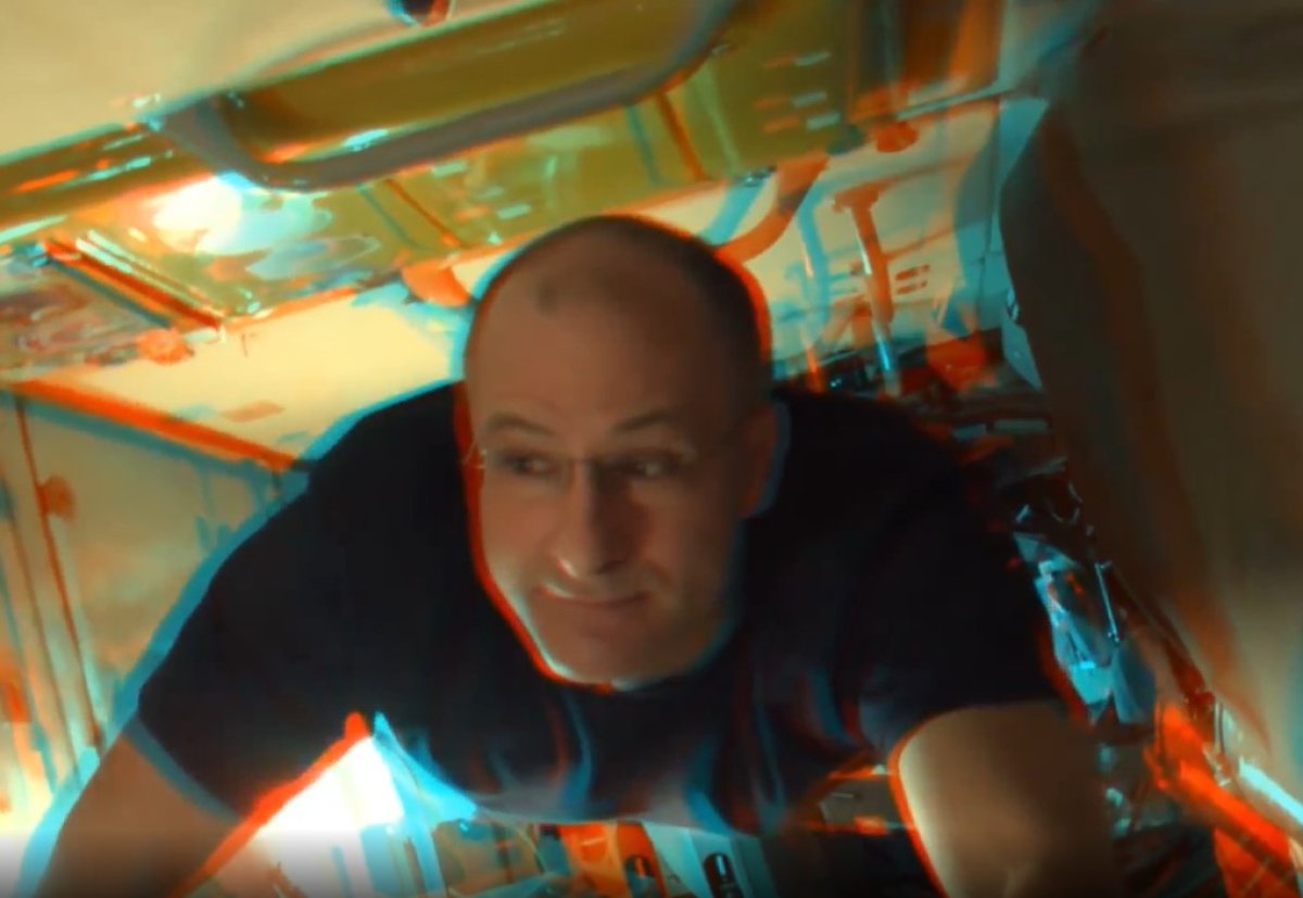 סרטונים ב-3D - בואו לבקר בתחנת החלל העולמית