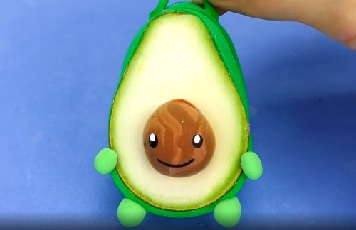 גם תיק, גם מיניאטורה וגם אבוקדו ביצירה אחת? צפו