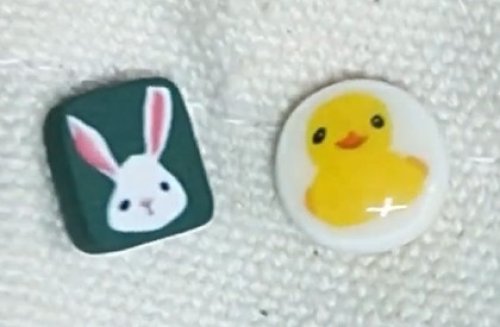 איך מכינים סיכות קטנות ומתוקות מחימר פולימרי?