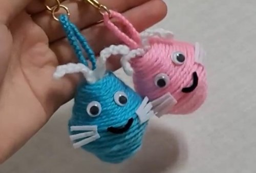 איך מכינים מחזיק מפתחות חמוד מקופסת ביצים?