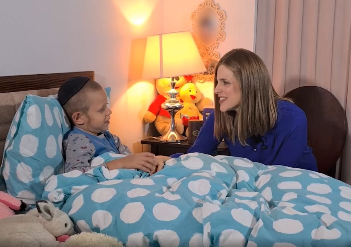 סיפורי לילה טוב עם מורן קורס | סיפורי אמונה מתוקים לפני השינה - פרק 15 - מי רוצה לקנות תפוחים?