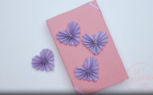 התוספת הקטנה שתשדרג כל עטיפת מתנה פשוטה