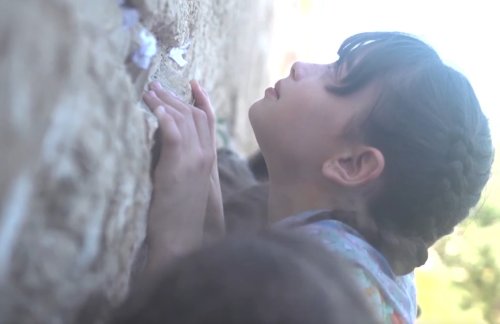 ילדת אמונה | סרט לנערות על גבורתה של ילדה בין הגויים לאחר השואה