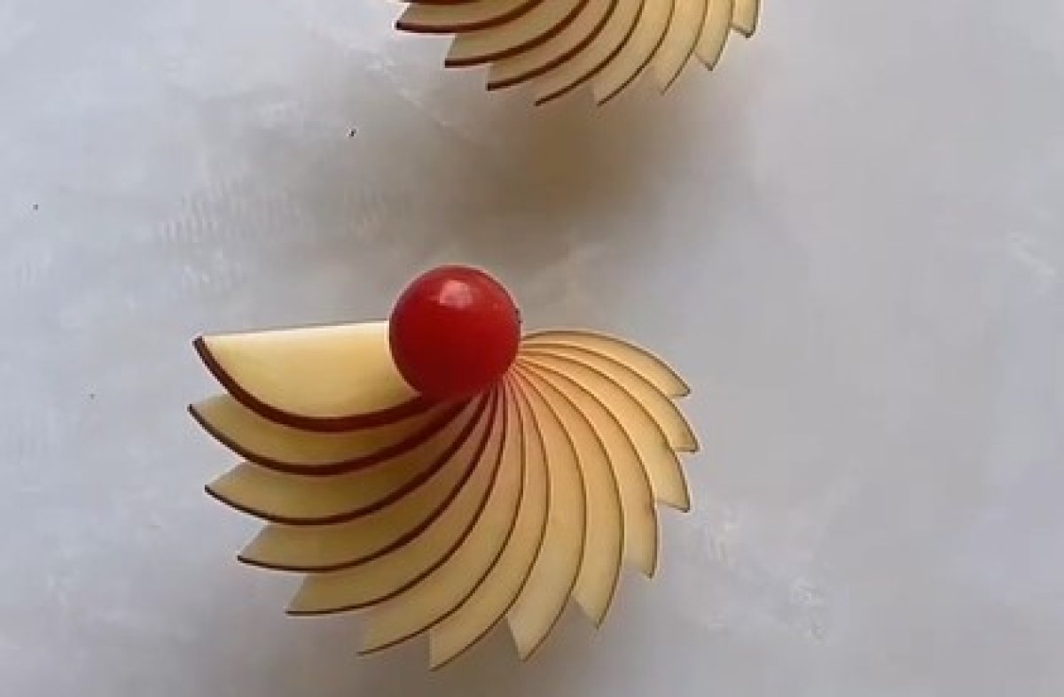 מצאנו את הדרך הכי יפה להגיש תפוח לשולחן החג