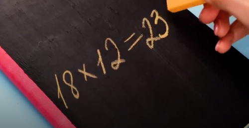 איך הופכים מחברת פשוטה ללוח שאפשר לכתוב עליו?