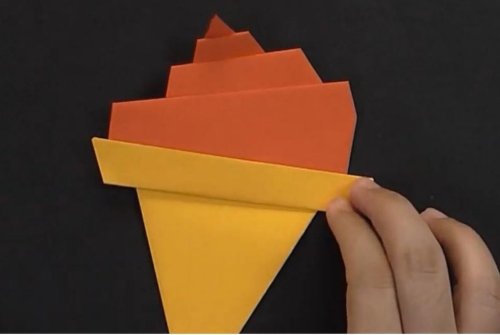 יצירת גלידה על גביע בכמה קיפולי נייר פשוטים