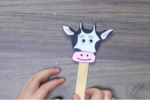 יצירה בקלות: פרה חמודה ומצחיקה על מקל