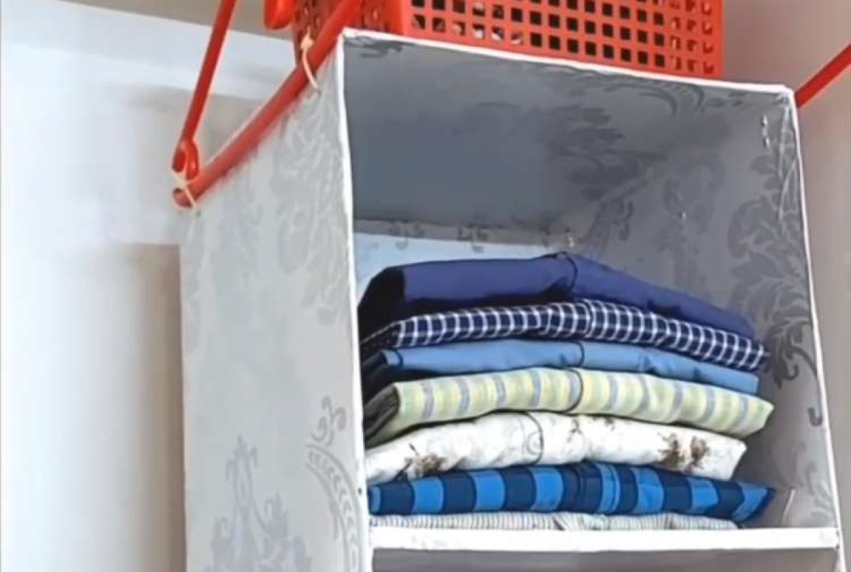 רוצים לדעת איך להכין מקרטון מתקן בגדים יפה סטייל "איקאה" ?