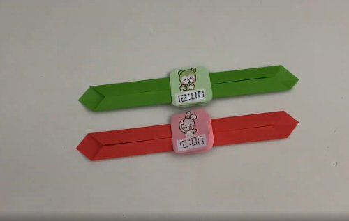 כמו גדולים: שעון מנייר עם לוח מתחלף. סרטון יצירה לילדים