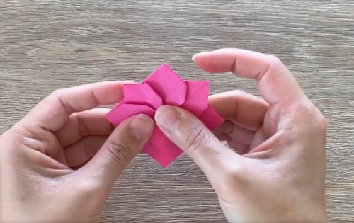 אוריגמי למתקדמים: איך מכינים סימניה מגניבה לספרי לימוד?