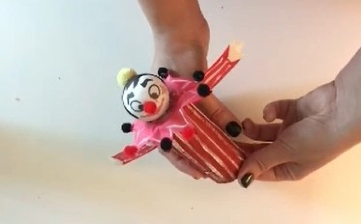 למשלוחי מנות: ליצן נחמד ומלא שמחה