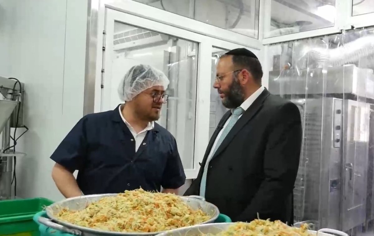 איפה אפי? | אפי סקקובסקי במפגשים מצחיקים עם העולם החרדי - אפי בעולם משגיחי הכשרות