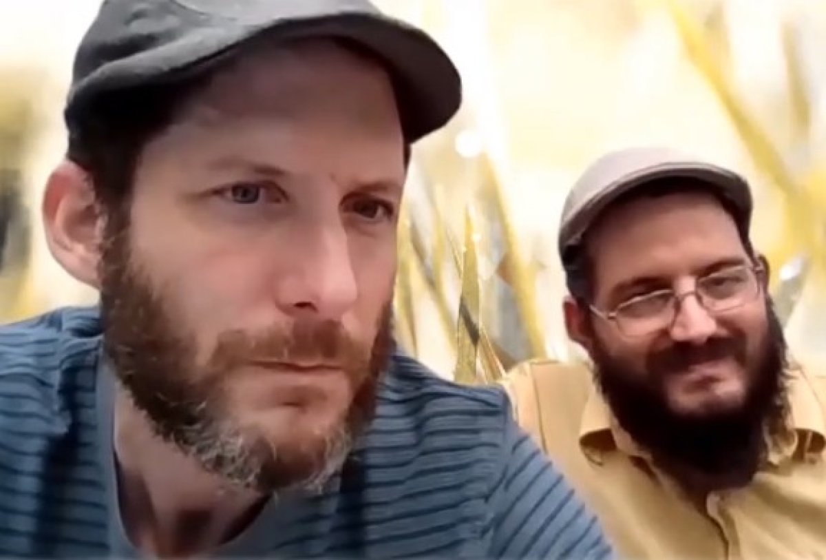 אלף אלף | משמחים אנשים