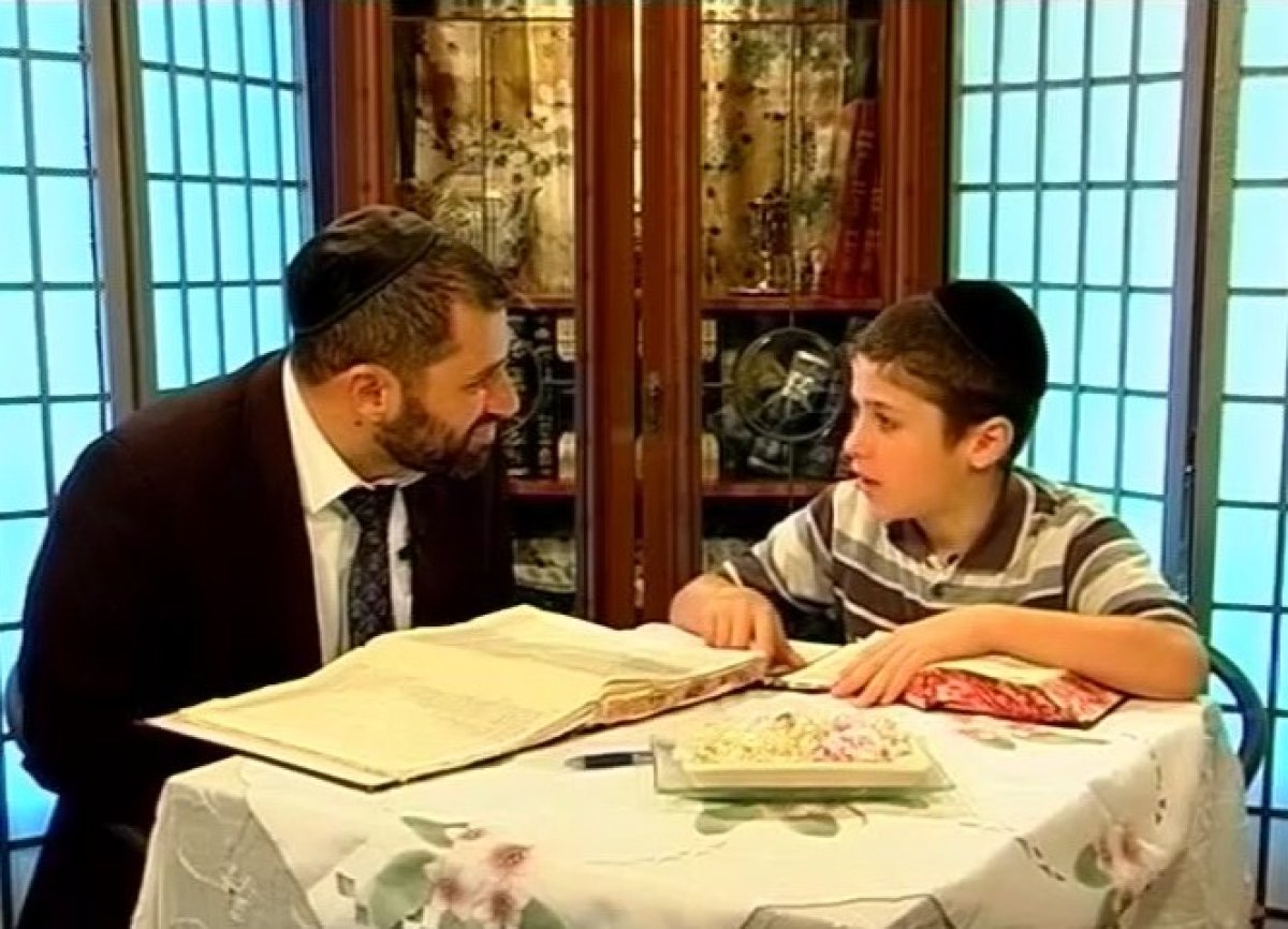 אבות ובנים | חצירו של אדם קונה לו
