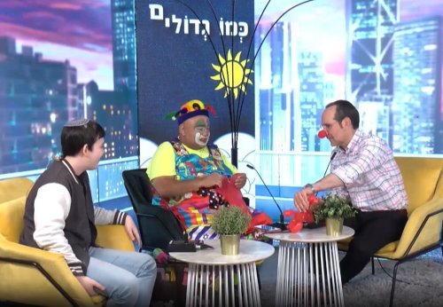 איציק הליצן מצחיק את ילדי ישראל
