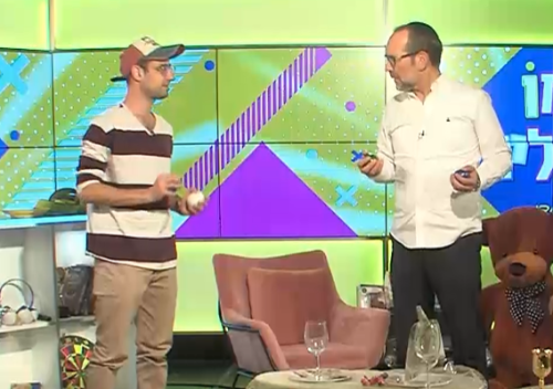 כמו גדולים, עונה 4 | מהו שביעי של פסח וגם.. להטוטים